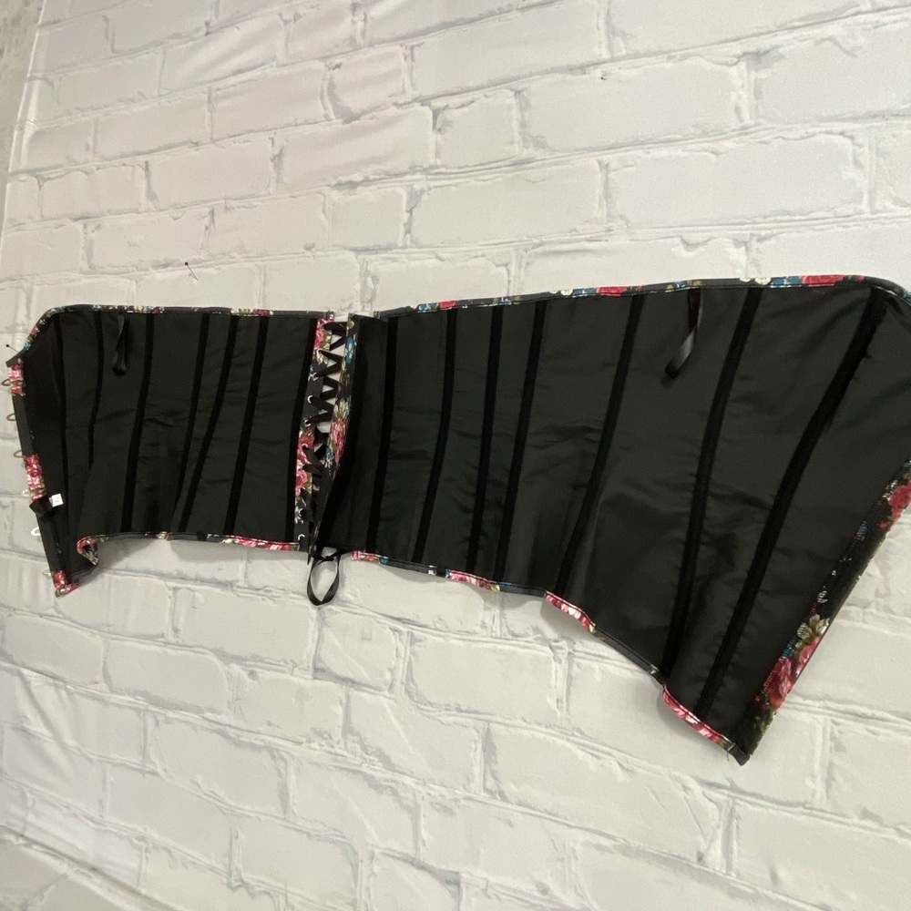 Plus Size Corset Top - Picture 5 of 10